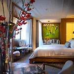 Alavya Hotell