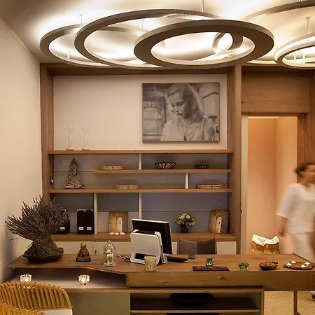 Hotel Alavya