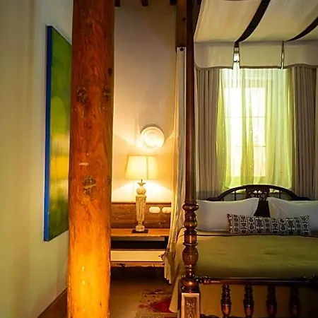 Alavya Hotel